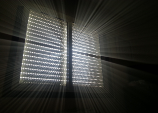 Luz entrando por persiana.